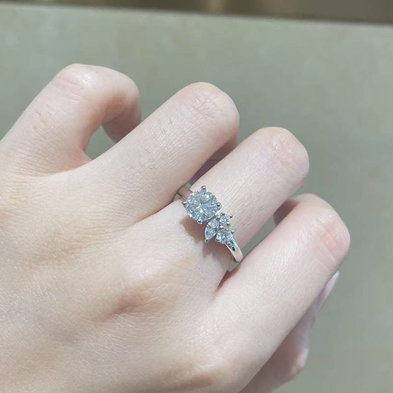 四爪女戒S925银镀白金定制选款主石莫桑钻1.0ct/副石高碳钻